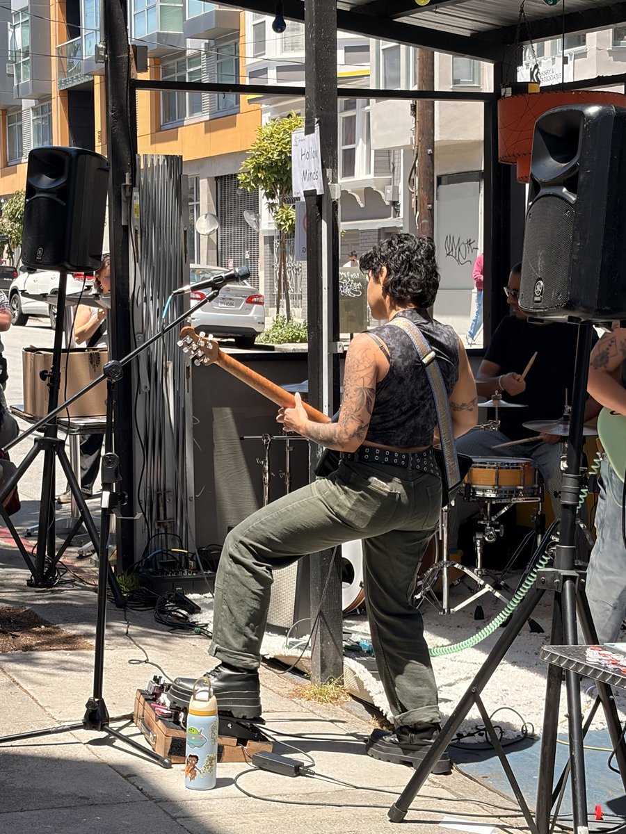 thebsideedit's tweet photo. porchfest is one of my fav events in sf https://t.co/ItOPPYbEwL