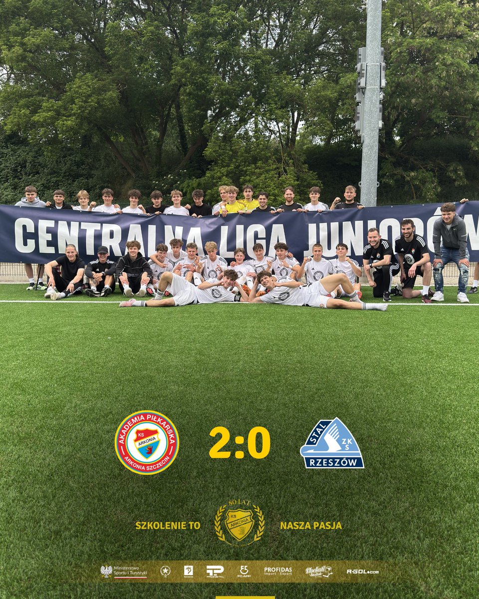 ksarkonia's tweet photo. ZESPÓŁ U19 UTRZYMAŁ SIĘ W CENTRALNEJ LIDZE JUNIOROW❗️

Dzisiejsza wygrana ze Stalą Rzeszów (2:0) pozwoliła przeskoczyć Arkończykom Znicz Pruszków i zająć bezpieczną lokatę na koniec sezonu. 

W przyszłym sezonie dalej będziemy oglądać Arkonię w CLJ U19 👏 https://t.co/bubjPNFXyq