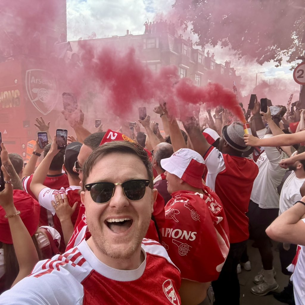 ArsenalTherapy's tweet photo. This is what it’s all about! https://t.co/j4nba3zf2d