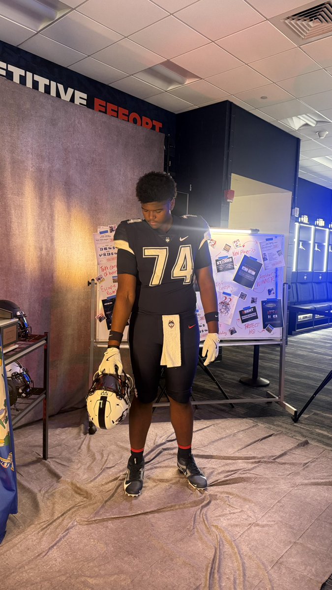 KrysOakley27's tweet photo. Had a great time on my first official visit of the summer @UConnFootball!
@CoachCandle @CoachGuard_ @CoachMorookian @aj_harrisonjr https://t.co/PwRFS8PEgx