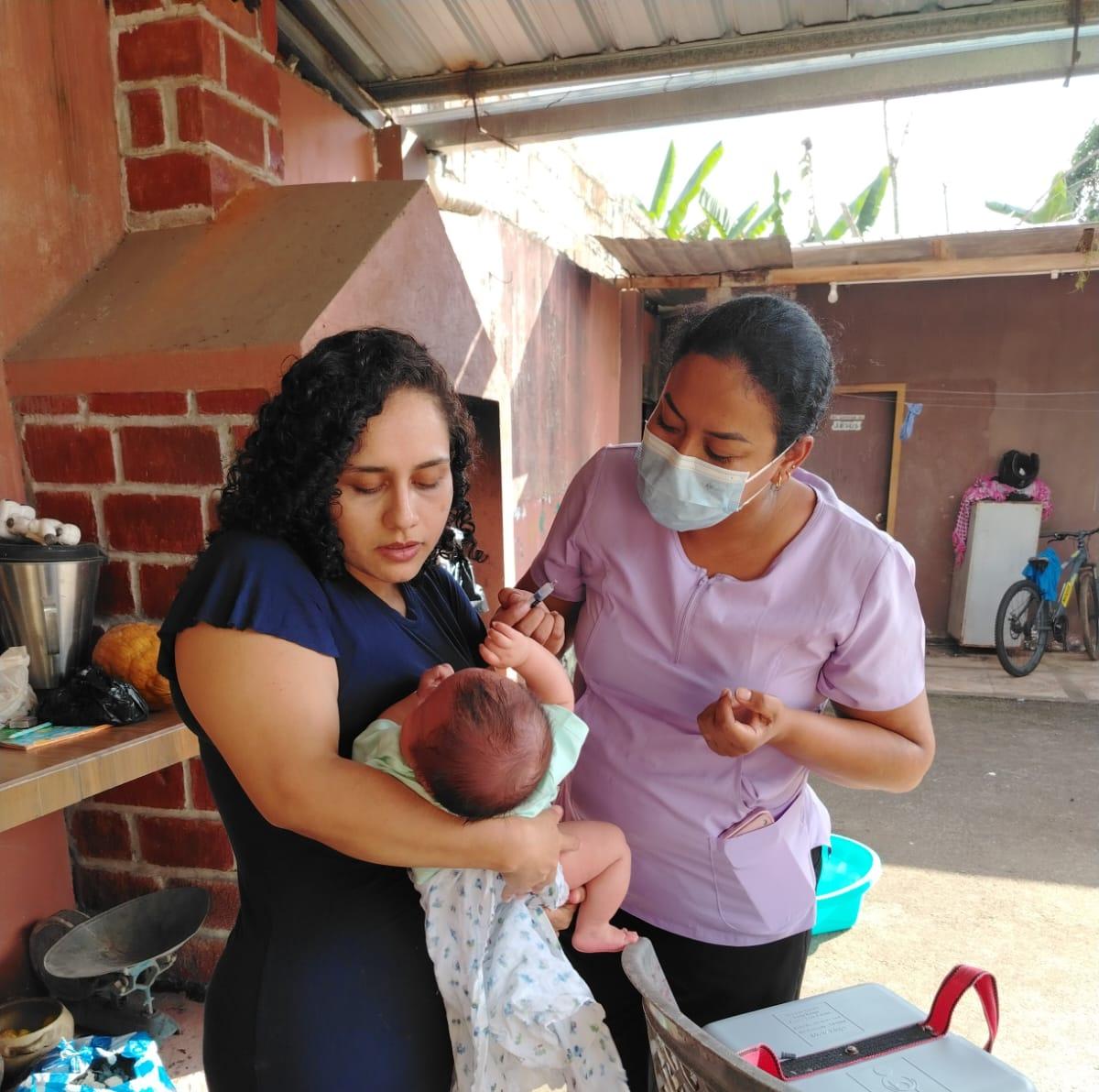 DPS_Canar's tweet photo. #Cañar | Brigadas móviles  de la Dirección Provincial de Salud recorren Los recintos de la  Puntilla, Cochancay, El Piedrero y otros sectores de La Troncal, para inmunizar contra el sarampión y completar el esquema regular de vacunación. https://t.co/d9W8FLeKSB