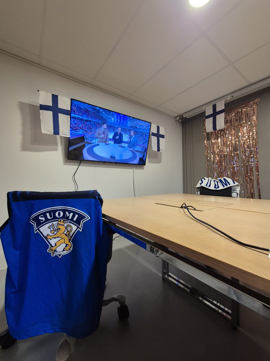tomppa2574's tweet photo. Mitäs luulette, millä lukemilla @leijonat pistää Tobleronet pakettiin illan finaaliottelussa? Vai hoitaako #Sveitsi ensimmäisen mestaruutensa? #jääkiekko #mmkisat #mmzurich https://t.co/StfCBU9Y44