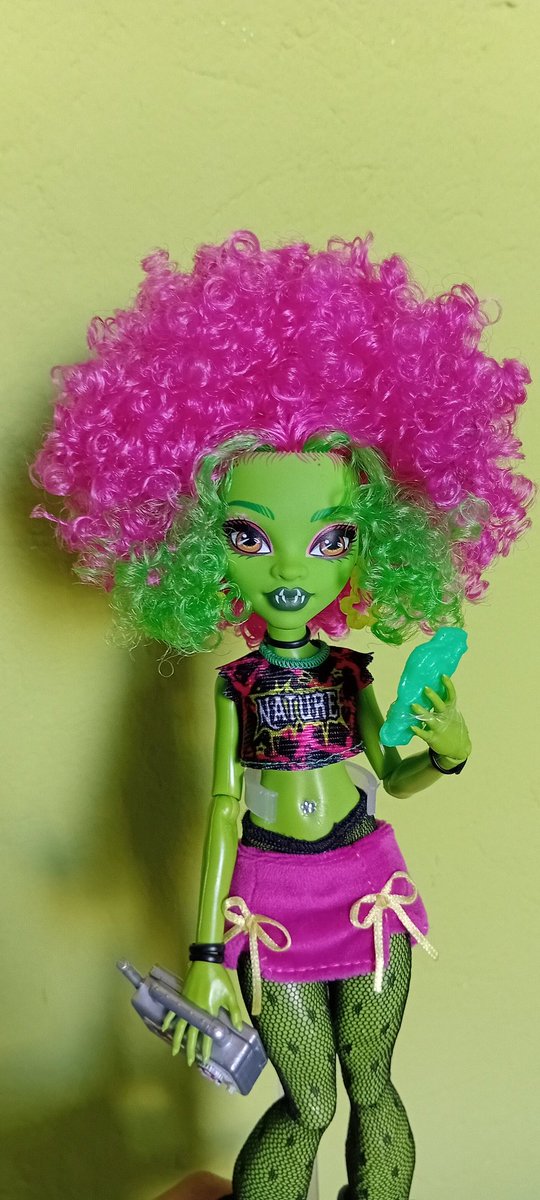 Murillo_Star8's tweet photo. GENTEE MINHA FILHA NASCEU
Eu tô obcecadooo boneca linda e o cabelo perfeito pqp 🥺🤏🏽💚

#MonsterHigh #VenusMcflytrap https://t.co/AjD3kf3eTI