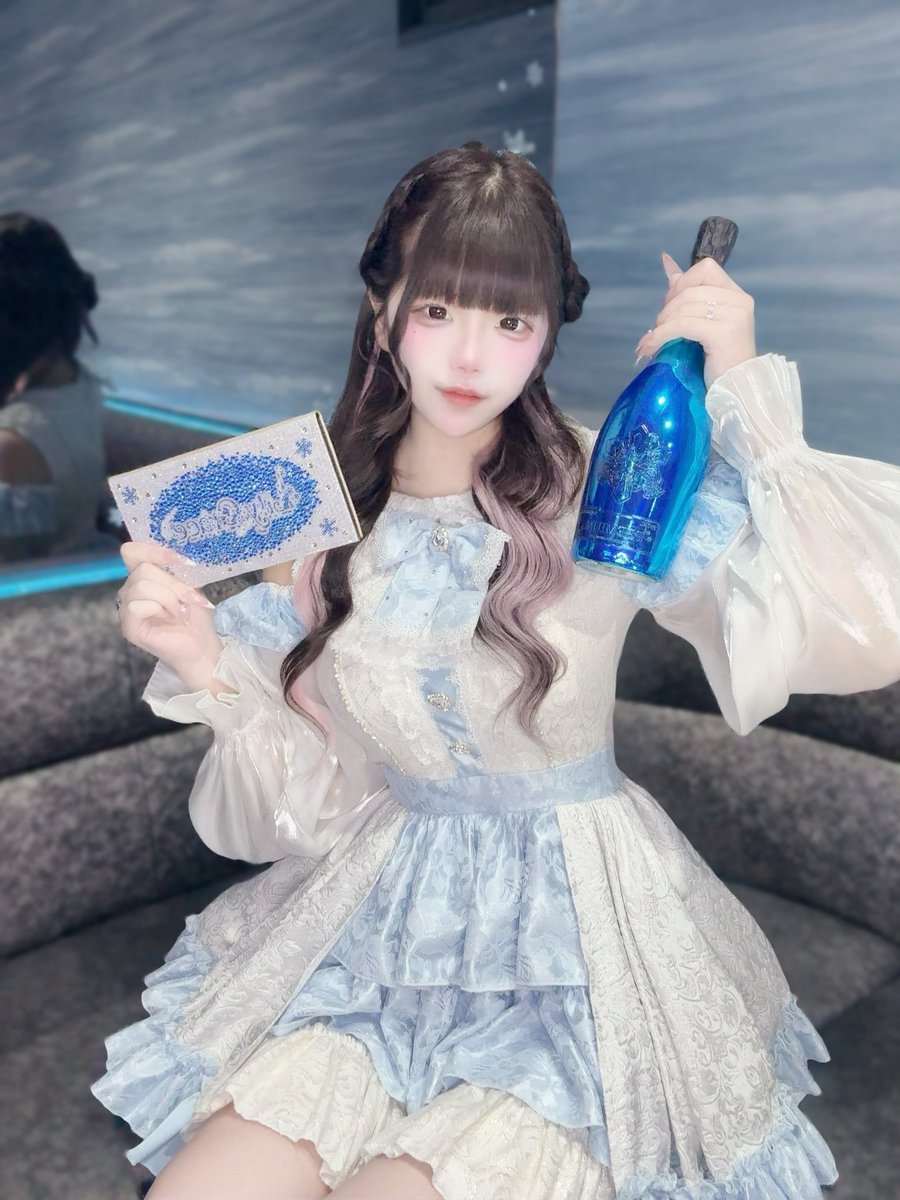 nyaaan_niku's tweet photo. 歌舞伎町リリィ・グレースさんのレセプションお邪魔しましたｰ̀⩊ｰ́🎀衣装かわいくない⁉️みて❕😵‍💫💕❕︎❕︎ https://t.co/7yrRjhDeq4