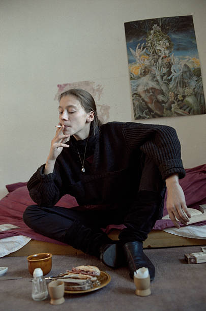 GDRvisuals's tweet photo. A women having breakfast in her apartment, East Berlin, 1980s. https://t.co/3ZPnAFDhBM