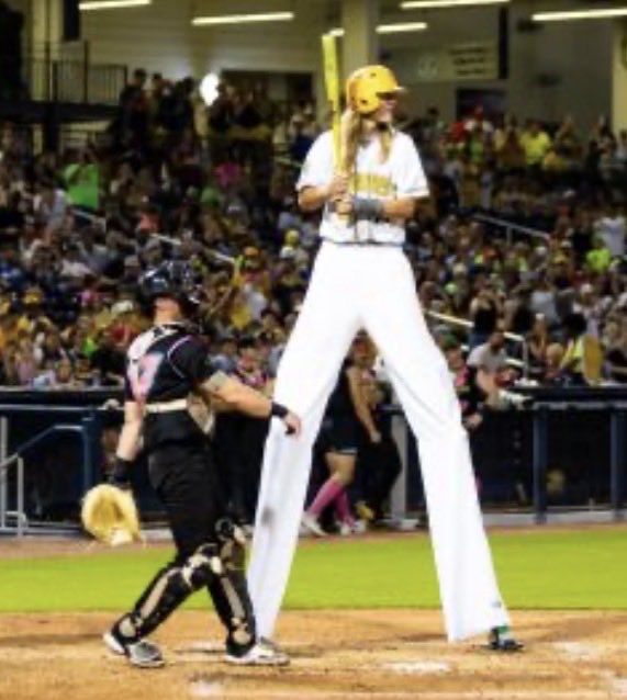 The_SamQuint's tweet photo. @Savageboston Chara at the plate: https://t.co/5WfkKvCcmB