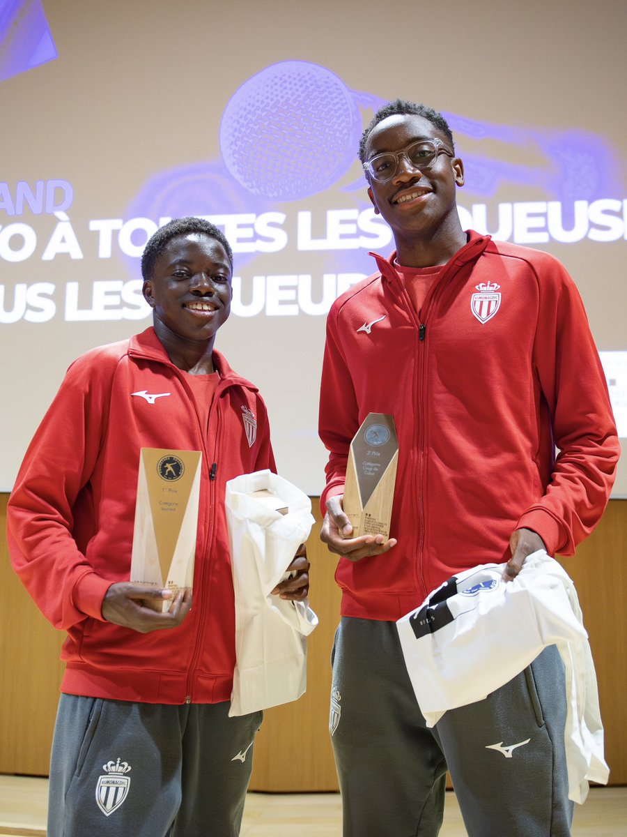 ActuL1_'s tweet photo. 🚨 2 JOUEURS de l’Academie de l’AS Monaco ont brillé lors d’un Concours d’Éloquence au Château de Versailles ce jeudi 👏❤️🤍

Usuman Kebeh 🇫🇷 remporte le premier prix parmi les Lauréats. 🏆

Jean-Daniel Mowelle 🇫🇷 décroche le 3ème prix dans la catégorie "Coup de cœur". ♥️

Quelques jours plus tôt, ces U17 remportaient le Tournoi international de Saint-André. 🤩🌟

Être bon sur le terrain et en dehors des pelouses si jeune. 👏 

📸 @AS_Monaco