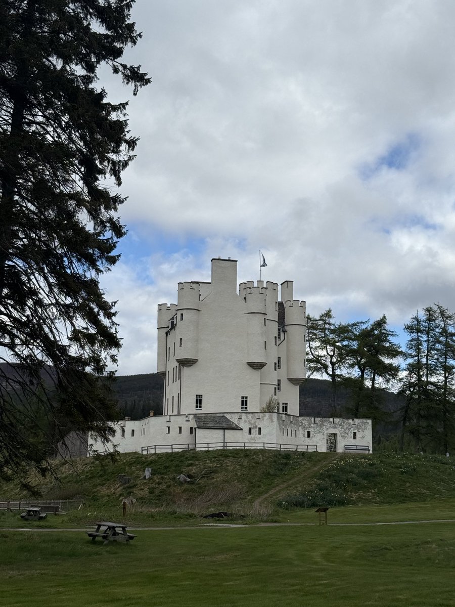agentmary's tweet photo. @UndisScot @TheHebViking I stopped the car this month and ran back to the meadow to take a photo of this in-your-face white edifice. https://t.co/ajrRJT4wUb