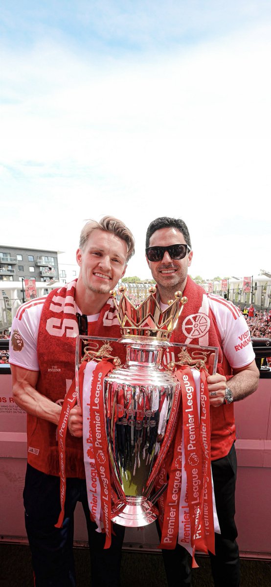 Rveenr's tweet photo. ⁴ᵏ ARSENAL ARE THE CHAMPIONS 🏆❤️🏆✨ https://t.co/5Emnkgj9pl