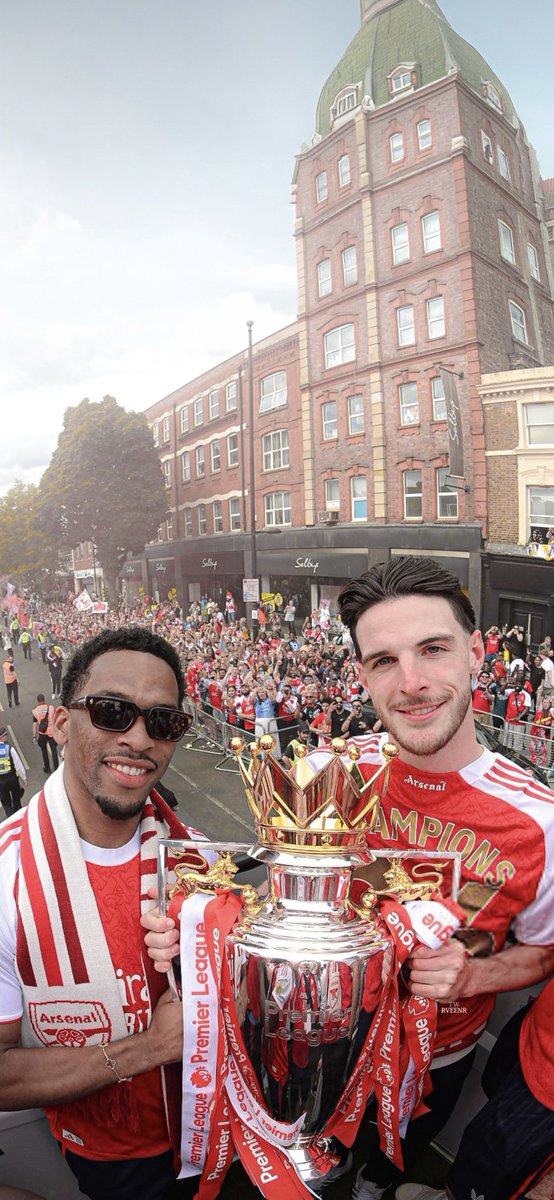 Rveenr's tweet photo. ⁴ᵏ ARSENAL ARE THE CHAMPIONS 🏆❤️🏆✨ https://t.co/5Emnkgj9pl