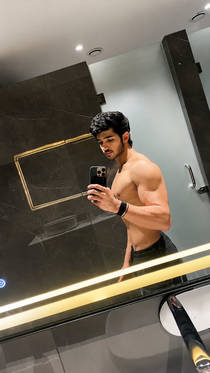 aryan1239962's tweet photo. TARUN KINRA EXCLUSIVES
#GymBeast #TarunKinra
#BicepPump #DesiBoy
#AIMING12K #Only130left https://t.co/xvU7z7kf6q