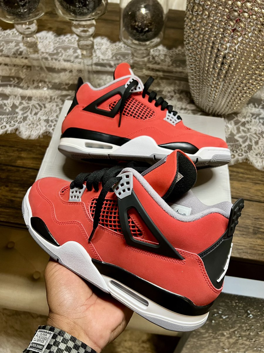 Shadowboxin8's tweet photo. @G_ROCK1021 @Doug37342899 My 2013 pair are still in excellent condition. I still wanted to get these though. Don’t care what ppl think and never will. https://t.co/k33dGExi6r