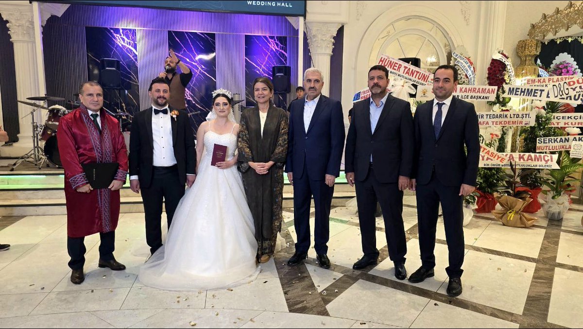 omer_iler's tweet photo. Yıldırım ve Balıkçı ailelerinin kıymetli evlatları Dilay ve Bilal kardeşlerimizin düğün merasimine katılarak bu güzel ve anlamlı günlerinde mutluluklarına ortak olduk.

Rabbim, çıktıkları bu kutlu hayat yolculuğunu sevgi, muhabbet ve bereketle daim eylesin. https://t.co/0HYwzD1IzS