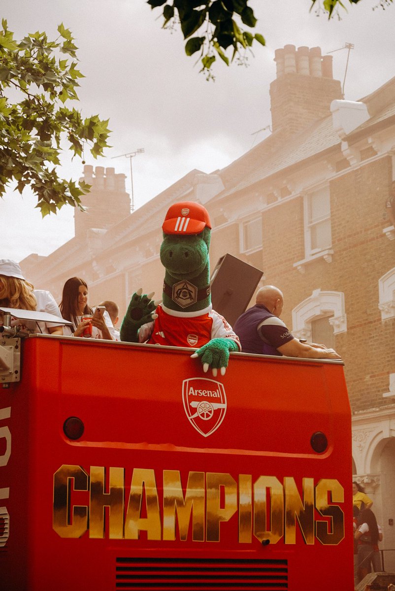 londonisredx's tweet photo. yeahhh the arsenal https://t.co/llvVJbQEEd