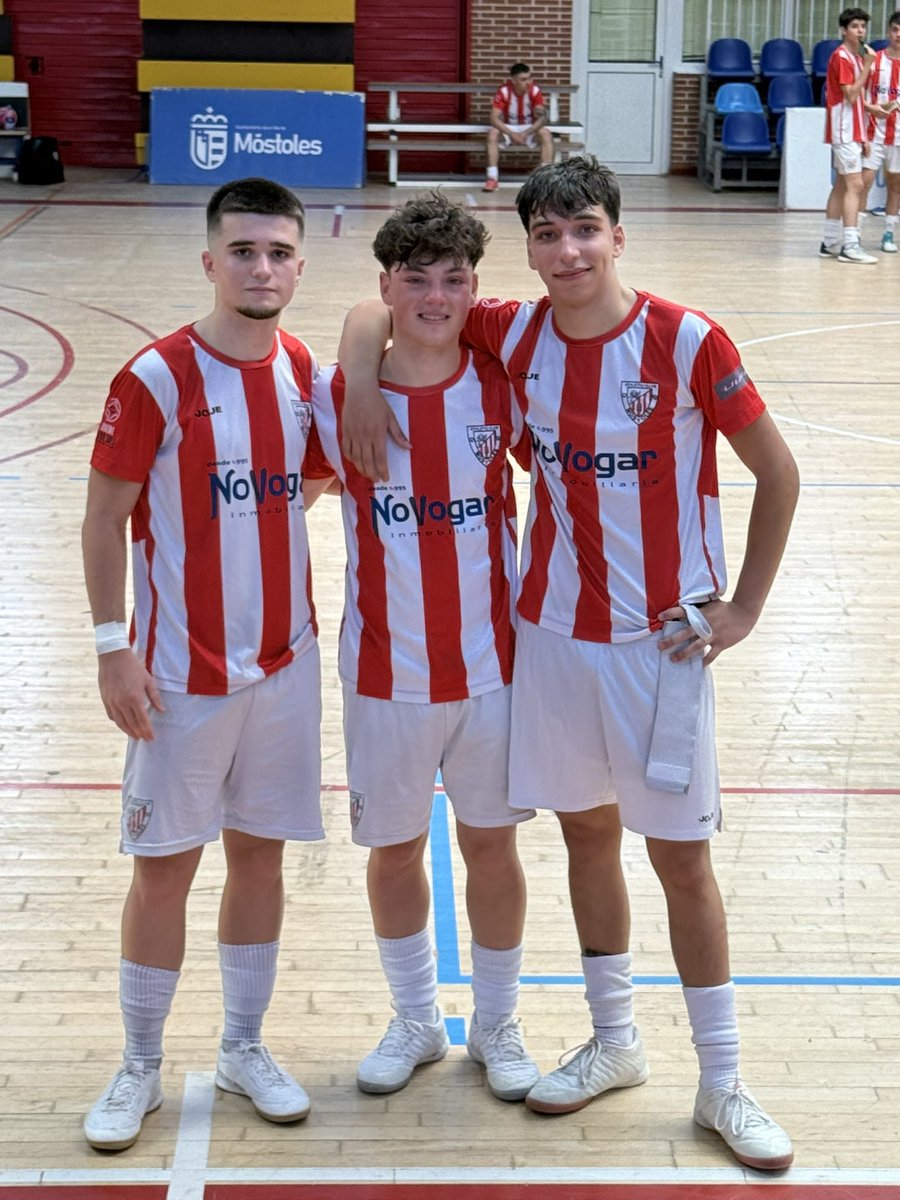 davidbermuf10's tweet photo. ¡¡ Los amigos son la familia que se escoge !!
@AthMostoles 
@RFFM_FutbolSala https://t.co/8DlG8bXiI2