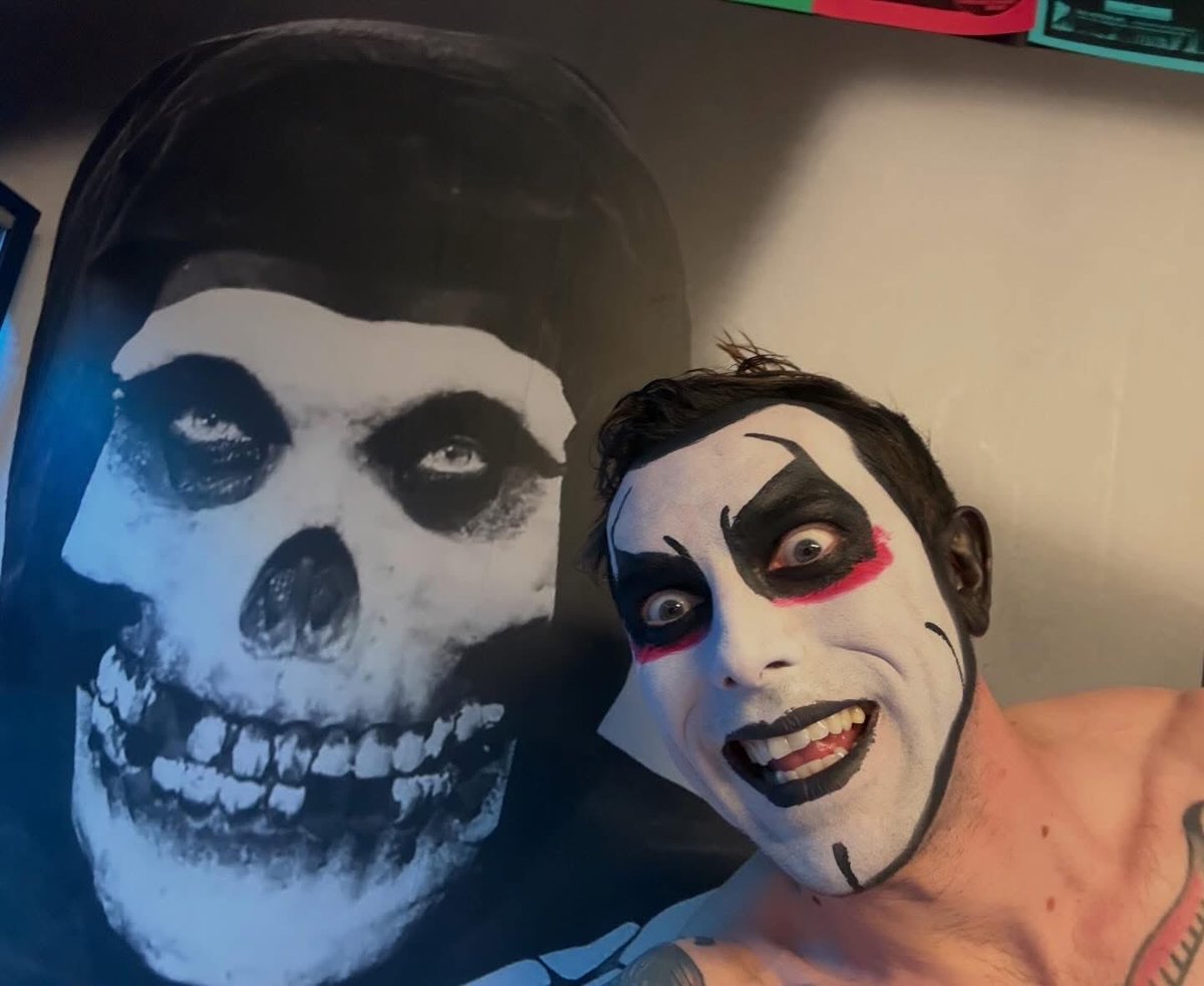 VisionsofRuin's tweet photo. He needs your skullhausen 💀 https://t.co/omOyUePNRr