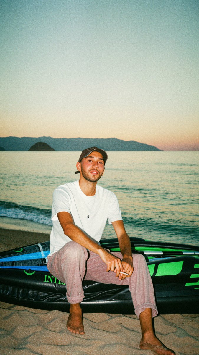 TlhAbdou's tweet photo. Vitamine sea 🪽🏝️ https://t.co/9bjoGFc3Pp