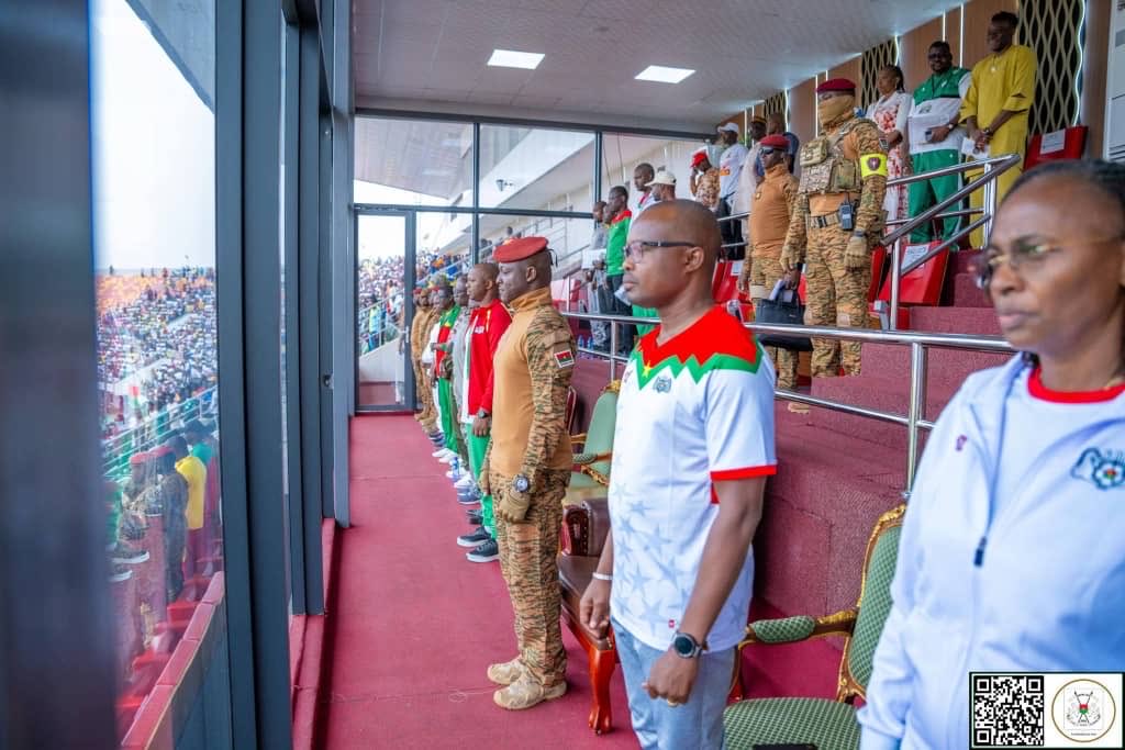 EssotomK's tweet photo. 🔴 Finale Coupe du Faso : le Président du Faso au stade du 4 Août

Le Capitaine Ibrahim Traoré est arrivé au stade du 4 Août, dans l'après-midi du dimanche, pour assister à la finale de la coupe du Faso, opposant Vitesse FC au Sporting Football Club des Cascades. https://t.co/mAiDDX1Q7C
