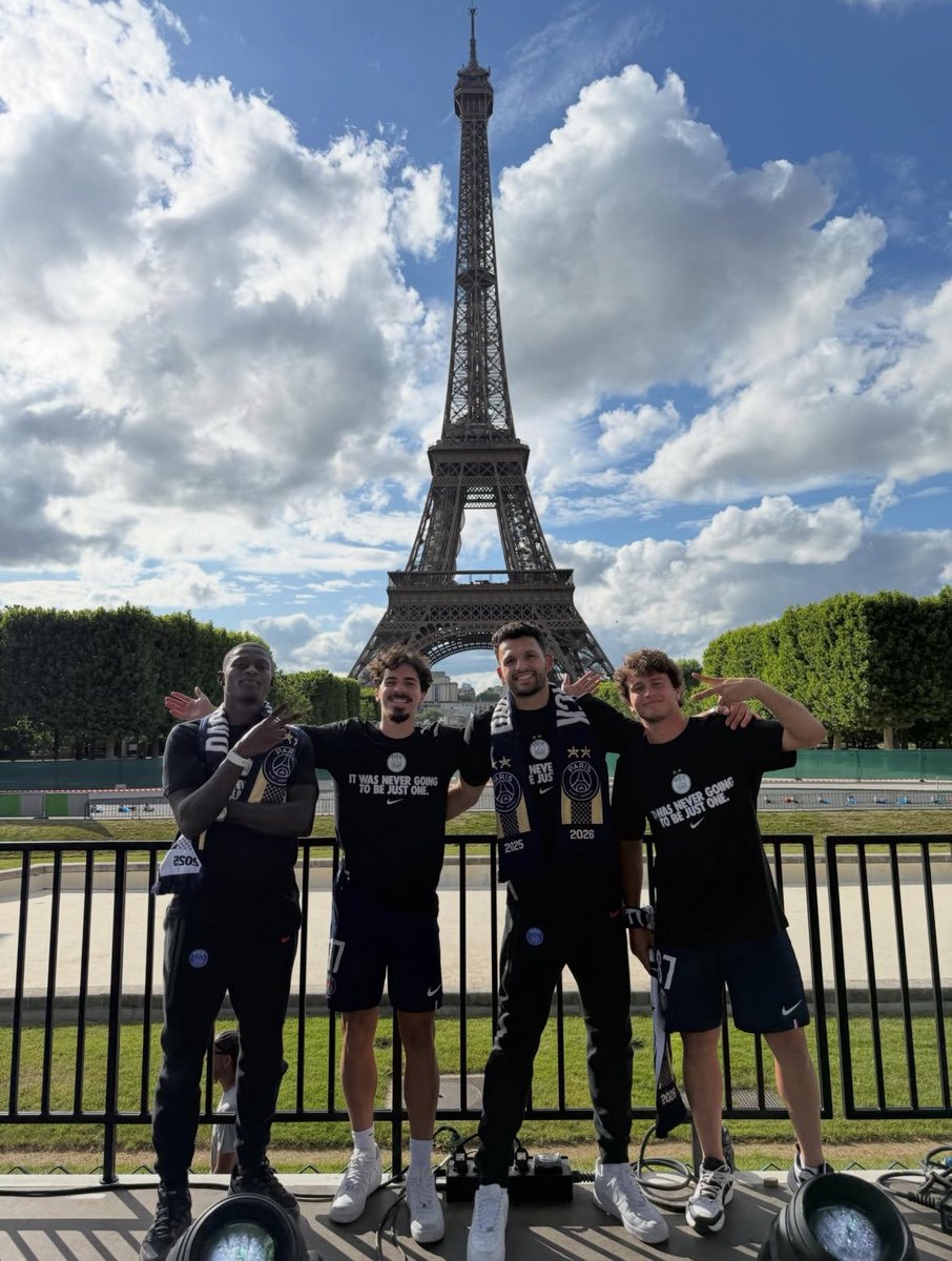 GioVitinha_'s tweet photo. 🇵🇹❤️💙 https://t.co/vf5OTkC5uK
