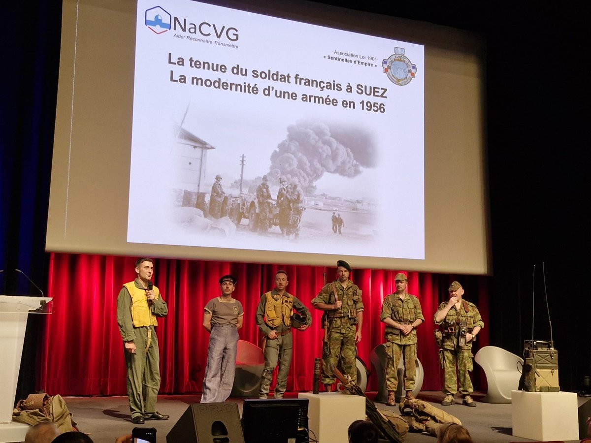 SF_paris11's tweet photo. Le colloque d’histoire militaire organisé par le @SF_paris11 dans le cadre prestigieux de l’amphi Foch, Ecole militaire de Paris, a connu un franc succès. Ambiance chaleureuse et studieuse. Un grand merci aux organisateurs, aux conférenciers et au public https://t.co/wVY8yg3x8d
