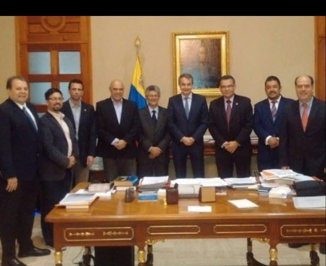 MiCarratu's tweet photo. Así son todos @terenelly & @saulkali :
#Farsantes, #Charlatanes y #Traidores.
Lo grave...gravísimo... es:
La gran mayoría inmersos en: #FraudeContinuado, #SilencioCómplice y
#Pasividad ante traidores.
Que dirán/pensaran en:
@usembassyve
@SecRubio
@SecState
@POTUS #EscudoDeLasAmericas las Américas
#Ciudadanos NO obsecuentes
#Fanaticos de los traidores.
CC:tomado del post de @saulkali
@EdmundoGU
(Fugado y luego el descarado que renuncia?)
Igualito a @jguaido en interino sin vergüenza.
Nunca hizo nada, ni se puso a la altura del compromiso asumido con Miles de obsecuentes celestinos y el silencio cómplice de muchísimos más.
Otra burla aceptada