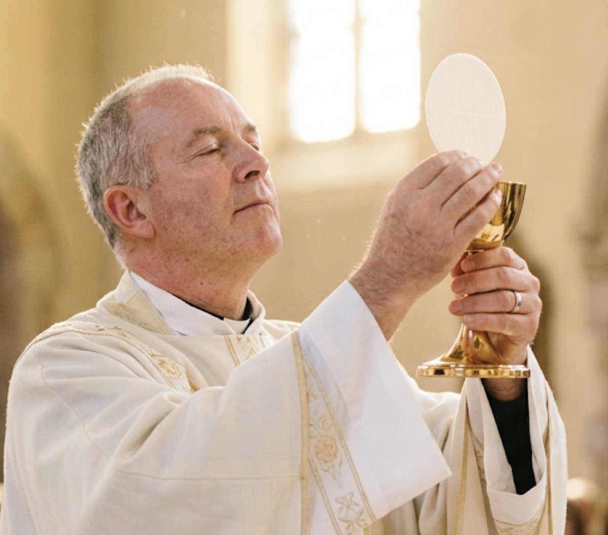 M3_CLPY's tweet photo. In John 6, Jesus draws a hard line: “Unless you eat the flesh of the Son of Man and drink his blood, you have no life in you.”
Catholics call the Eucharist the "source and summit" of the Christian life because we take this literally. It is participation in Christ Himself. https://t.co/uSfFCm9T8H