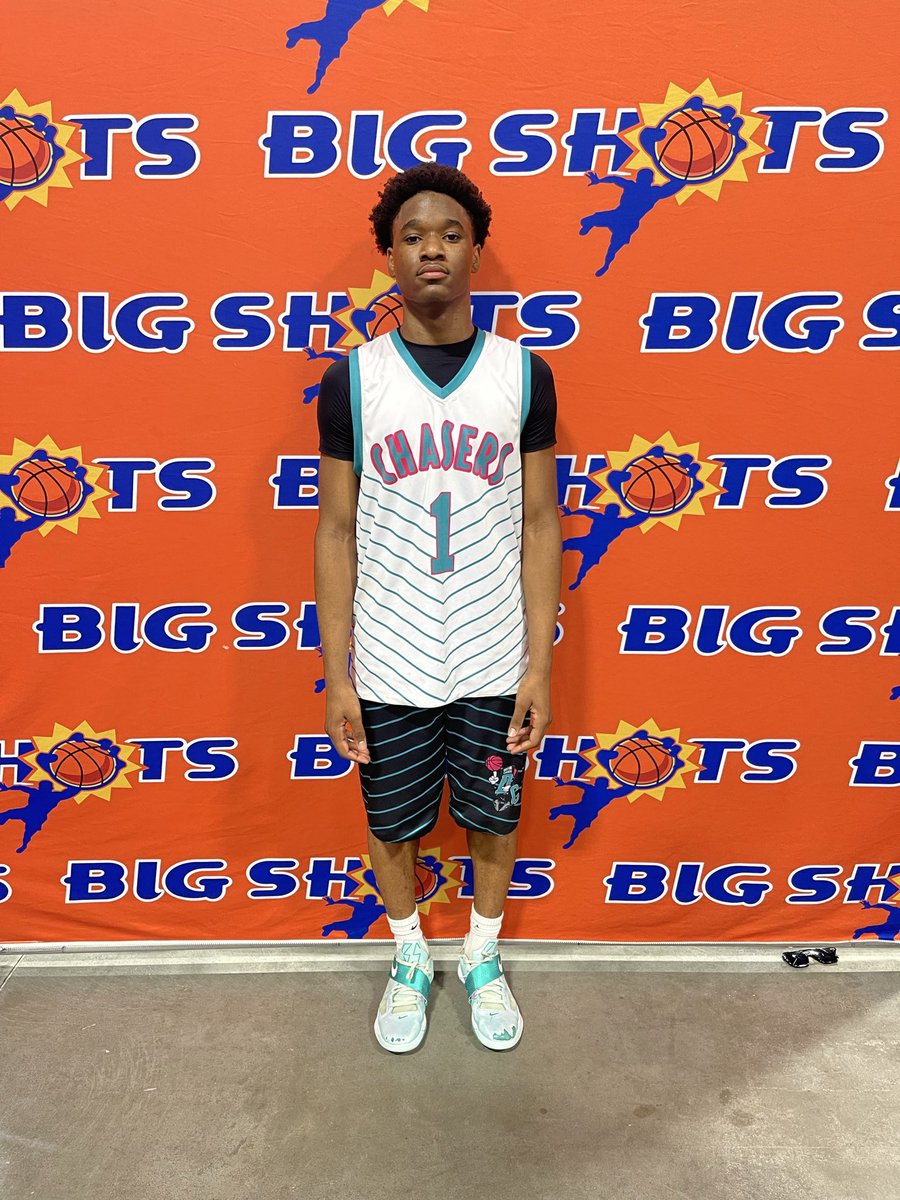 BigShotsGlobal's tweet photo. #BIGSHOTS #GreensboroJam 
16U

Team Rise Storm- 51
0 Von Martin 12pts
5 Kamryn Gunthron 17pts

Dre4m Chasers- 52
1 Daviyon Singletary 15pts
19 Kaleb Loperena 15pts https://t.co/zFAfMaf4lw
