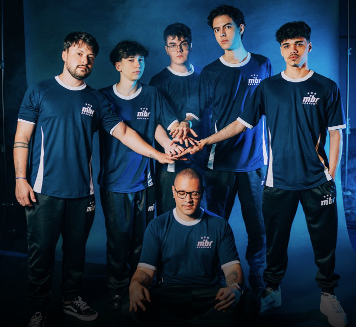 sanojvlr's tweet photo. SOMOS OS GRANDES CAMPEÕES DO @ExitLag  CHAMPZ 🥇(💸+R$ 14.000)

Com uma vitória de 2x0 na final vs BiDaDos, ganhamos o campeonato sem deixar nenhum mapa, obrigado por todos que torceram! https://t.co/pEI6R9Aexv