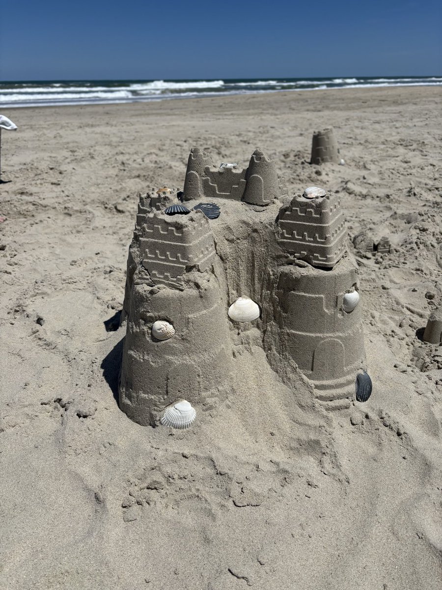 slushly_'s tweet photo. Y’all fw my sand castle? https://t.co/a2ubQzG2Ox