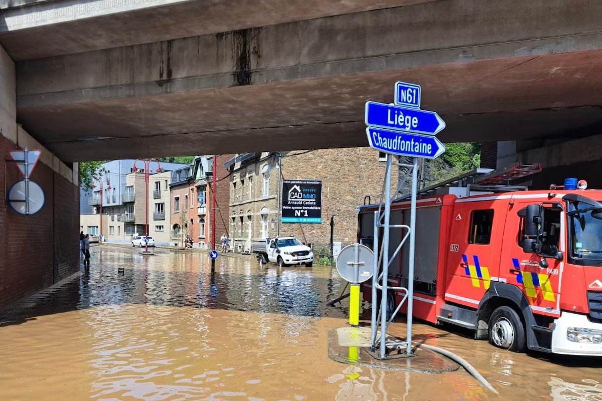 RomboutLuc's tweet photo. Misschien moet er eens aan de politiek, op gemeentelijk, regionaal en federal niveau gevraagd worden ...

waar het technisch rapport is van de hulpverlening na Ghislenghien, na de overstromingen in de Vesdervallei, na eerdere overstromingen in Aalst, Geraardsbergen, ...
1/ https://t.co/vEhtbHEgFl