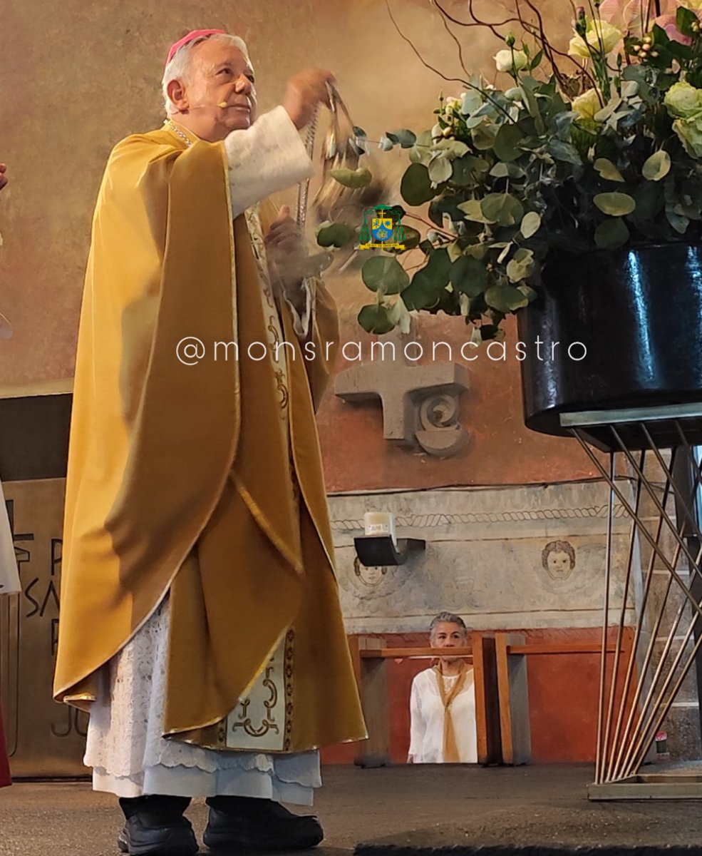 MonsRamonCastro's tweet photo. Creemos en un Dios que es Comunión de Vida; la Santísima Trinidad es una Vida a la cual debemos entrar, que nos llama a amar sin poseer, servir sin dominar. El Padre está totalmente en el E. Sto, el Hijo está  totalmente en el Padre y el E. Sto y E. Santo en el Padre y el Hijo. https://t.co/3FXeFQTdiz