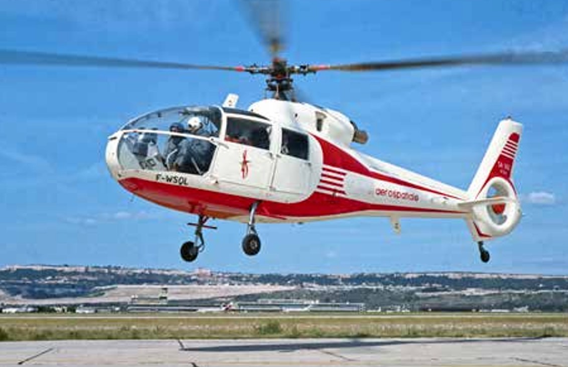 ron_eisele's tweet photo. 1 June 1972. First flight of the Aérospatiale SA 360 Dauphin (F-WDQL) at Marignane. Utility helicopter equipped with a four-bladed main rotor with a NAT hub (non-drag hinged hub) from the Gazelle and composite blades in fibreglass, carbon-coated for greater rigidity https://t.co/M27DoAQ08M