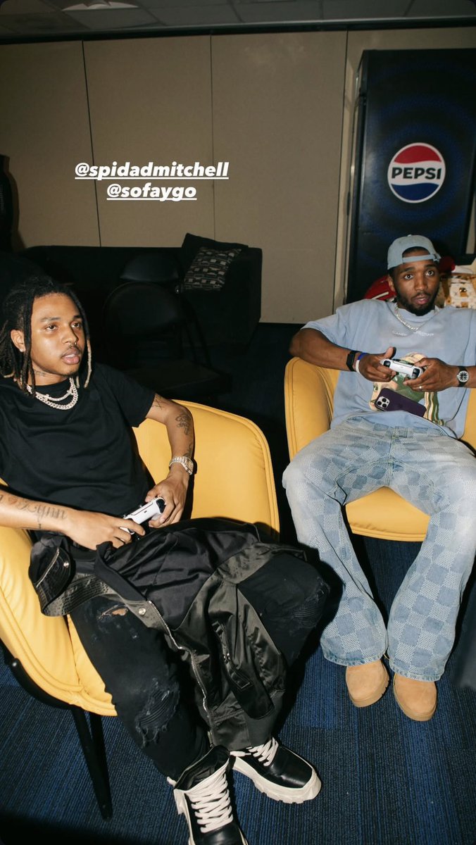 UnreleasedFaygo's tweet photo. SoFaygo linked up with NBA player Donovan Mitchell while on tour with Don Toliver 🔥 https://t.co/jrc4s1DFVJ