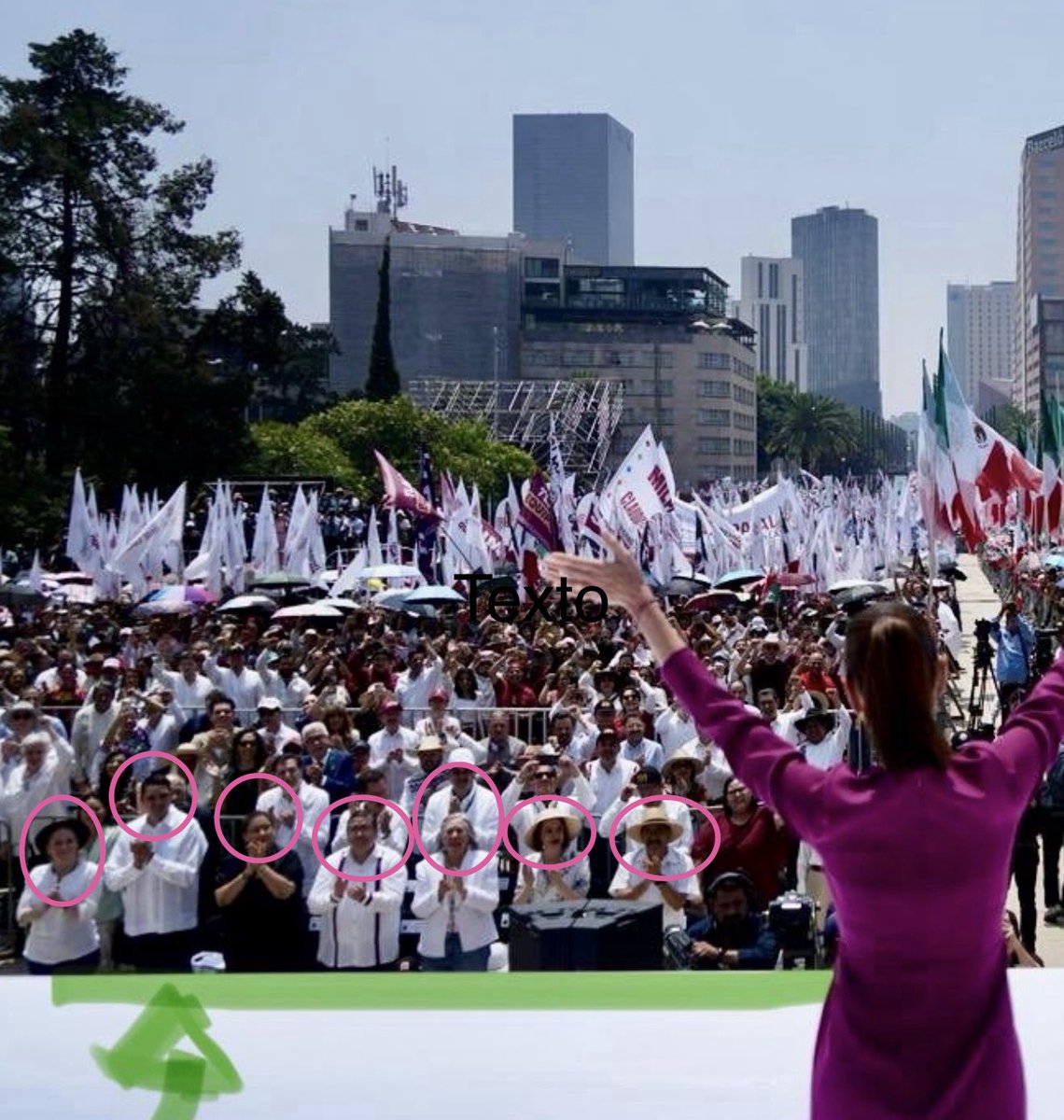 ErnestoGuerra_'s tweet photo. 🚨ACÁ LOS EMPLEADOS DE LA CORTE DEL ACORDEÓN QUE ASISTIERON HOY A UN EVENTO POLÍTICO:

De izquierda a derecha:

👉Sara Irene Herrerías
👉el chicharrón, Aristides Guerrero
👉Lenia Batres
👉Irving Espinosa
👉Estela Ríos
👉Yasmin Esquivel
👉Hugo Aguilar

📸@Marangeles29 https://t.co/BOOsNmHTyB