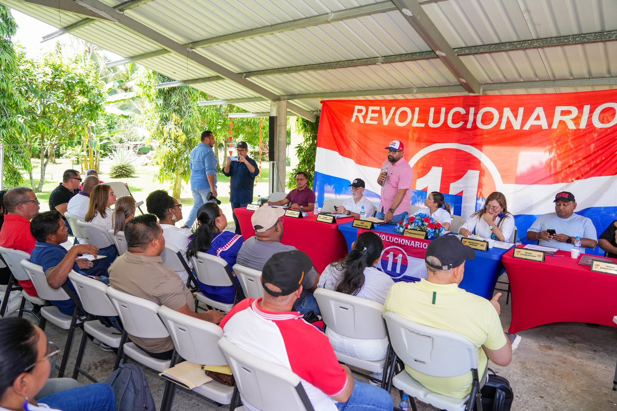 PRDesPanama's tweet photo. 📍 Rambala, Bocas del Toro 🇵🇦

El CEN del PRD continúa recorriendo el país junto a alcaldes, representantes y el diputado de Bocas del Toro, fortaleciendo el trabajo territorial y el contacto con nuestras bases.

Seguimos caminando junto a nuestra gente.

Orgullosamente PRD. ❤️🤍 https://t.co/aI2sosBct6