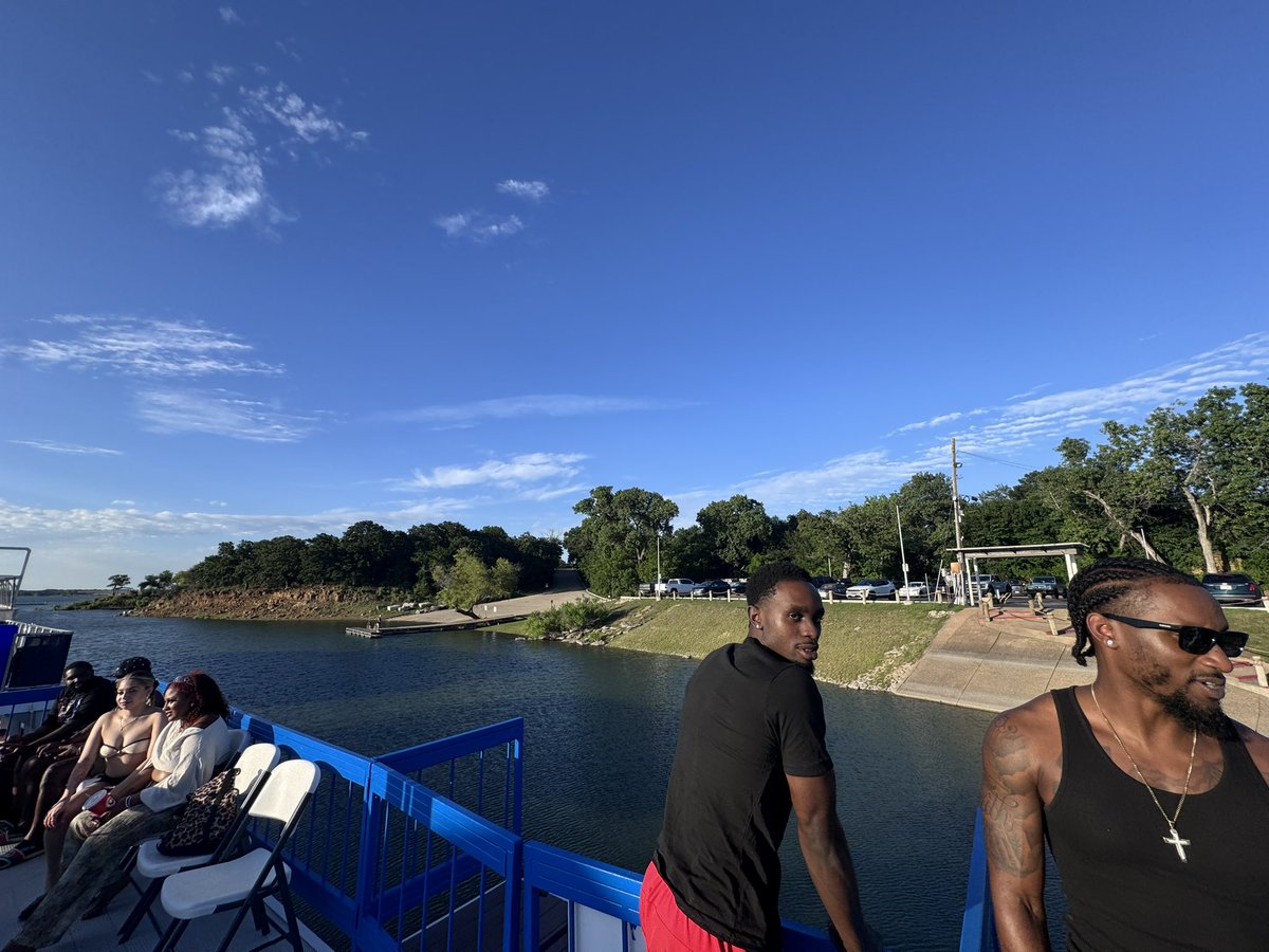 weepingsimp's tweet photo. Hardly post on here but🕺🏾🌊 https://t.co/1JsMVQ4klI
