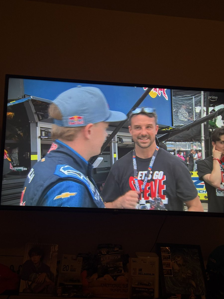 mkmila19's tweet photo. I LOVE EARL BAMBER!!! Look at him supporting steve at his nascar race 🥹🥹 https://t.co/qUEklbZB0Q