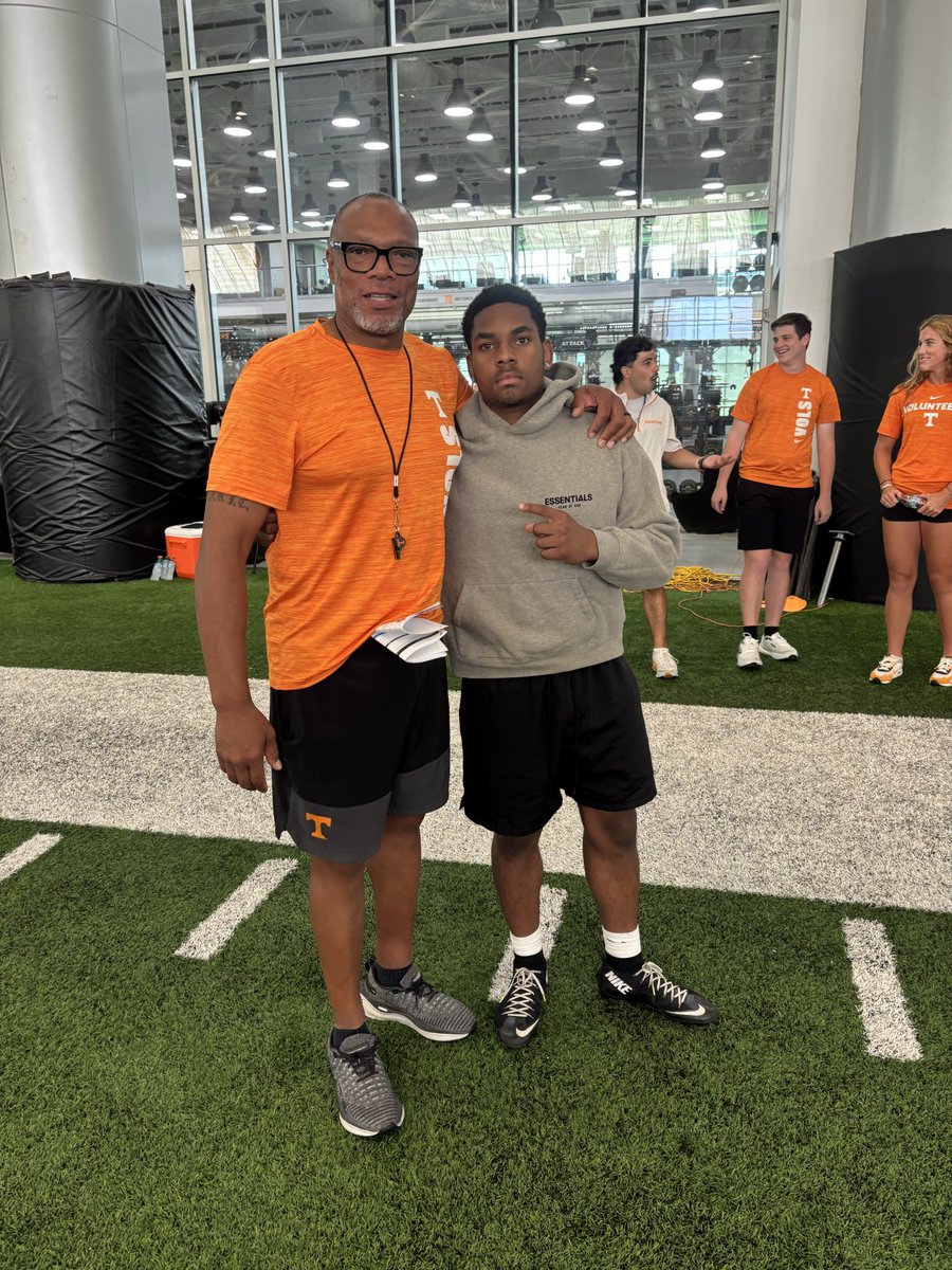 DjaayJackson's tweet photo. Great day in Knoxville Tennessee
#GBO🍊 thank u @WilliamInge1 for having me and making me a better player today 
@coachjoshheupel @Vol_Football @JJones5_ @AHSCougarsFB @CoachRadford https://t.co/d943IsP1NS