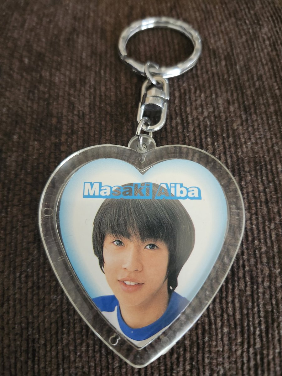 tapimatcharate's tweet photo. 結婚前に諸々処分したけど初めてジャニショ行った時に買ったから思い出深くて取っておいたキーホルダー( *´︶`*)
青春をありがとう❤️💚💛💜💙

#嵐26年半ありがとう https://t.co/xALDMMzQlU