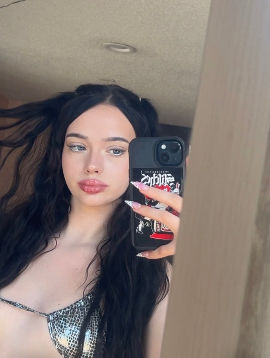 ssbikinicoffee's tweet photo. Come see Iris for a fruit loop latte tomorrow (Monday) 4am-3pm 🥰😋 9525 14th ave s Seattle https://t.co/jlZmHkAn0Y