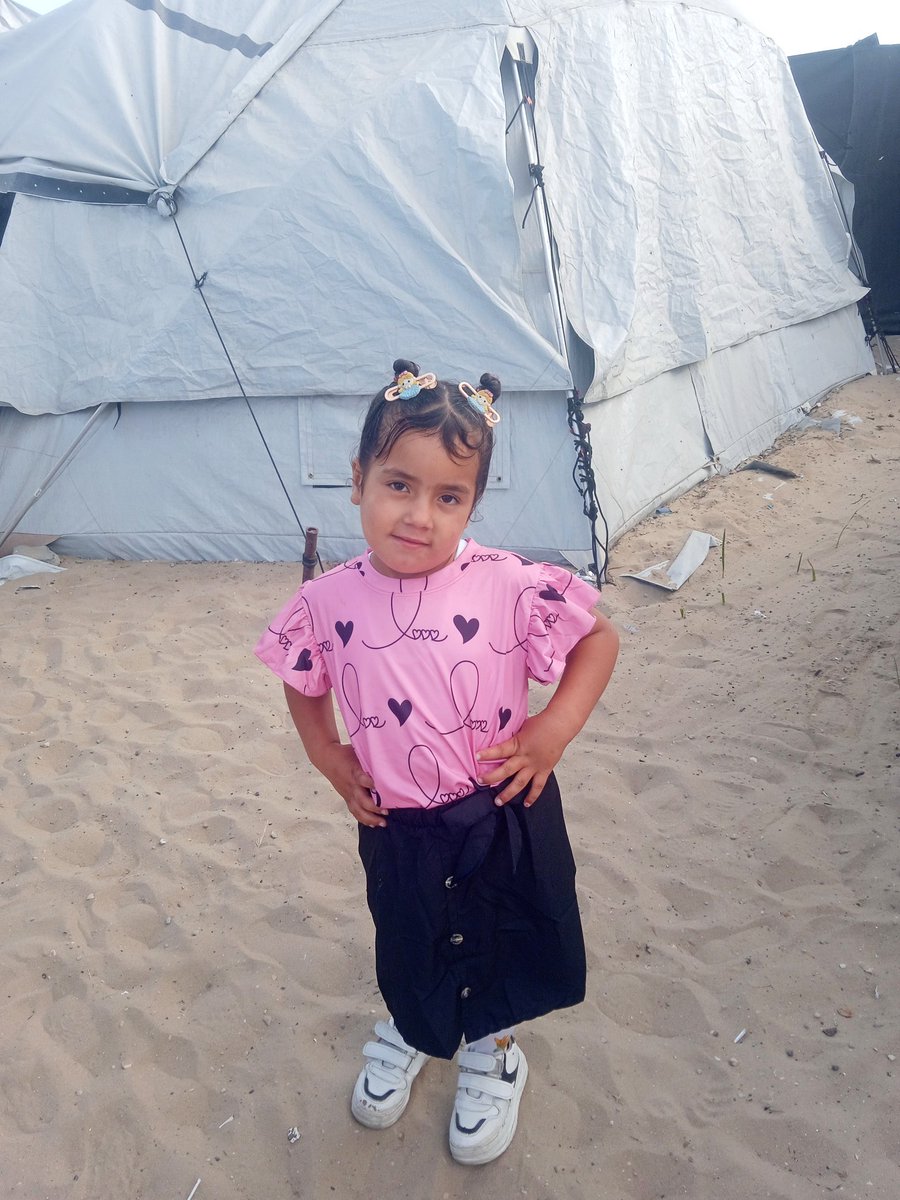 rakan_yous62066's tweet photo. Hello my friends 
I hope you will support my little girl, Mervat, by sharing and quoting this post, please, my friends. My daughter Mervat needs help buying clothes and other necessities for school. https://t.co/kkUk4ZShwn