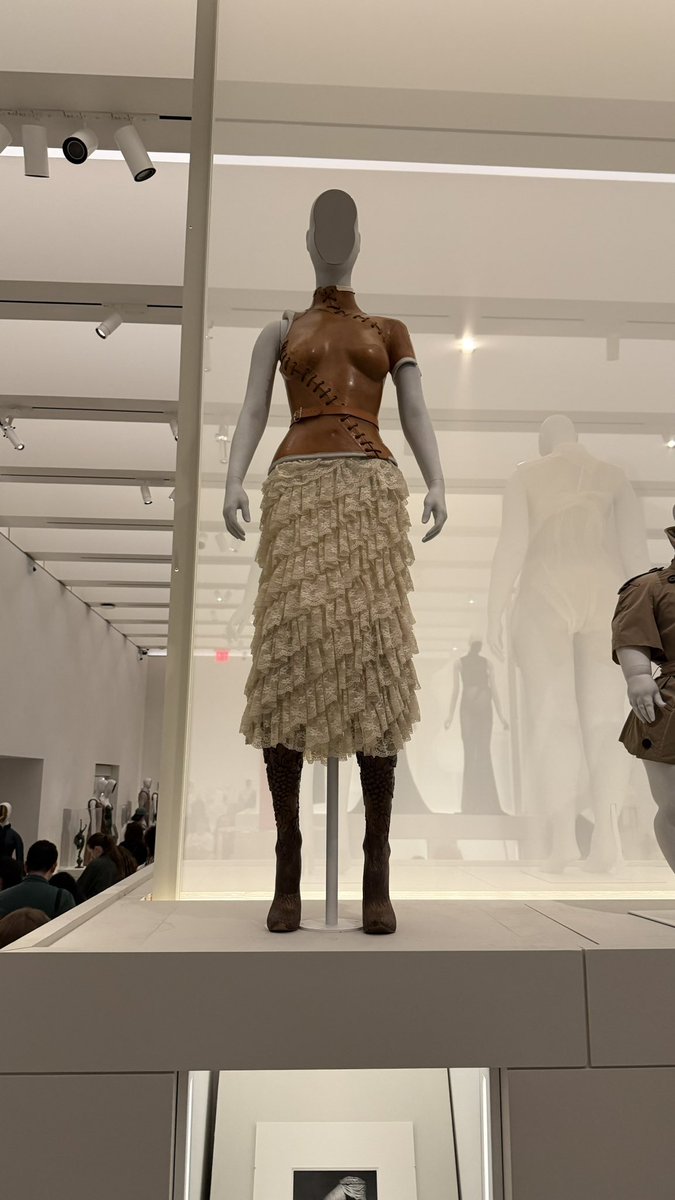 L1TLIV's tweet photo. the met exhibit is 10x better in person https://t.co/fY3tZ8h0QL