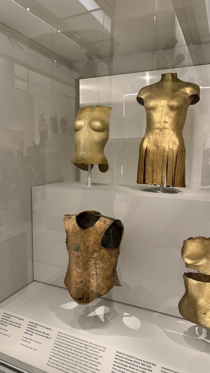 L1TLIV's tweet photo. the met exhibit is 10x better in person https://t.co/fY3tZ8h0QL