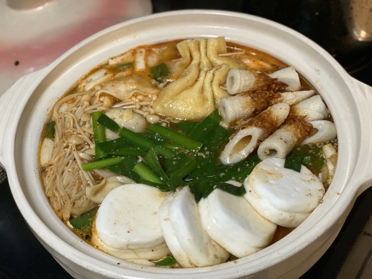 no_inngurissyu's tweet photo. 鍋の白菜を切る時、なんか四角になるのが個人的に胸に来る物がある。

でも、こんなことで悲しくなってるようでは生きてけないので、白菜は四角に切ることにしてる。

斜めに切るのは、もう、やめた。 https://t.co/KoAIlz6uSx