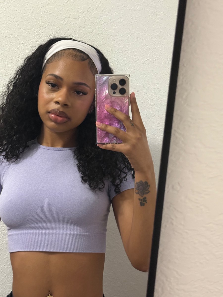 xwaydaa's tweet photo. Mirror pic 😍 https://t.co/Q94SLSSLXf