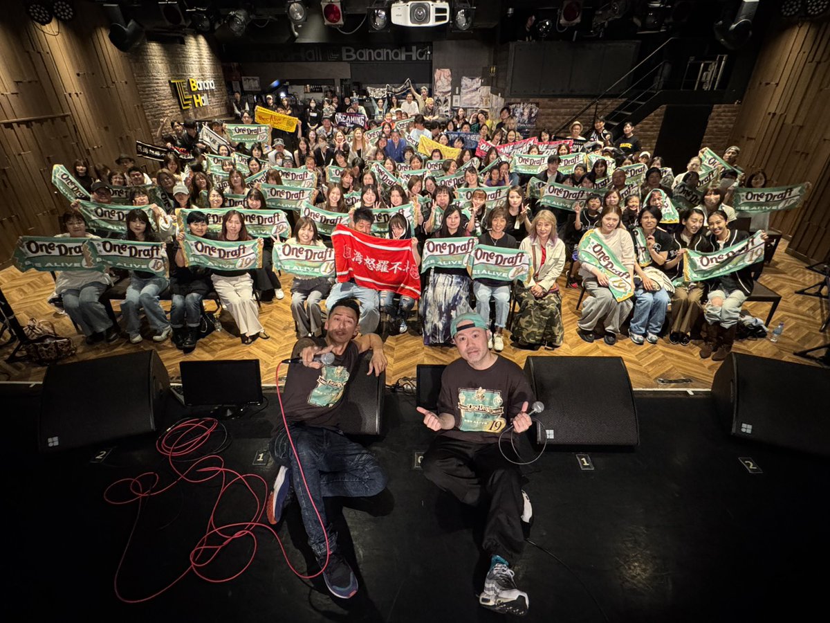 makitan_com's tweet photo. 大阪公演ありがとうございましたm(_ _)m
何かありました！？ってくらい皆様ノリノリで最高過ぎましたﾟ+.ヽ(≧▽≦)ﾉ.+ﾟ https://t.co/FiBV6WPdDO