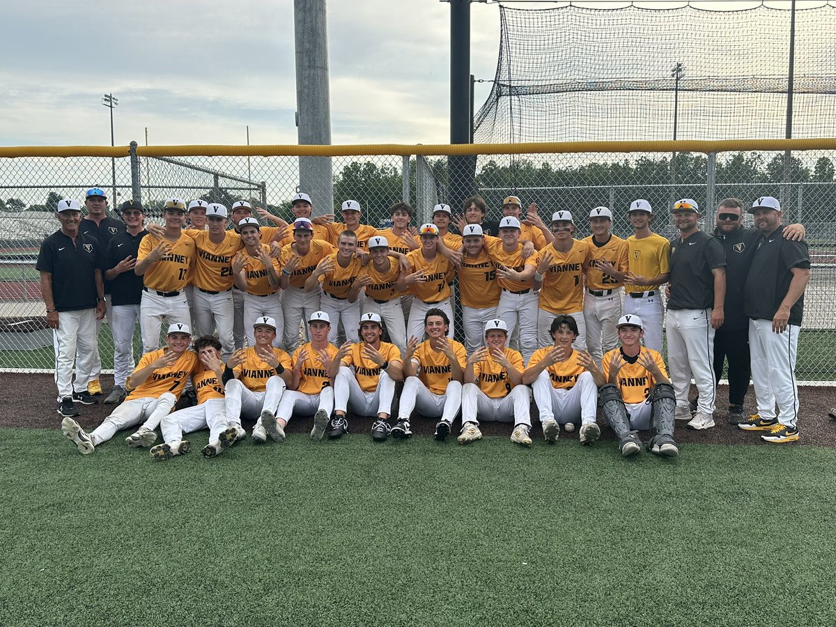 GSV_STL's tweet photo. FINAL (GAME 3)
Vianney 2 (31-10)
Lafayette 1 (30-10)

Behind a 6.0 inning masterpiece by Sam Smith and two runs in the 7th inning, the Griffins continue their wild playoff journey to the Class 6 state semifinals. Vianney has a date with fellow MCC school, CBC.

An incredible, incredible game where all the runs were scored in the 7th inning.