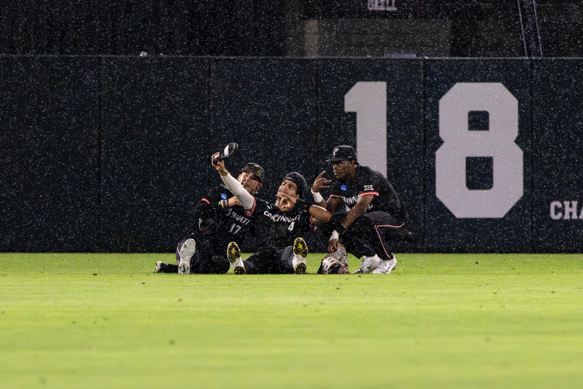 jaredmdws's tweet photo. Capturing this team’s journey the last two seasons has been one of the greatest experiences of my life, and it’s taken me places I would have never imagined being able to go to.

Thank you to @NewsRecord_UC and @GoBearcatsBASE for everything

Until we meet again #Bearcats ❤️🖤 https://t.co/wKiCpsvllf
