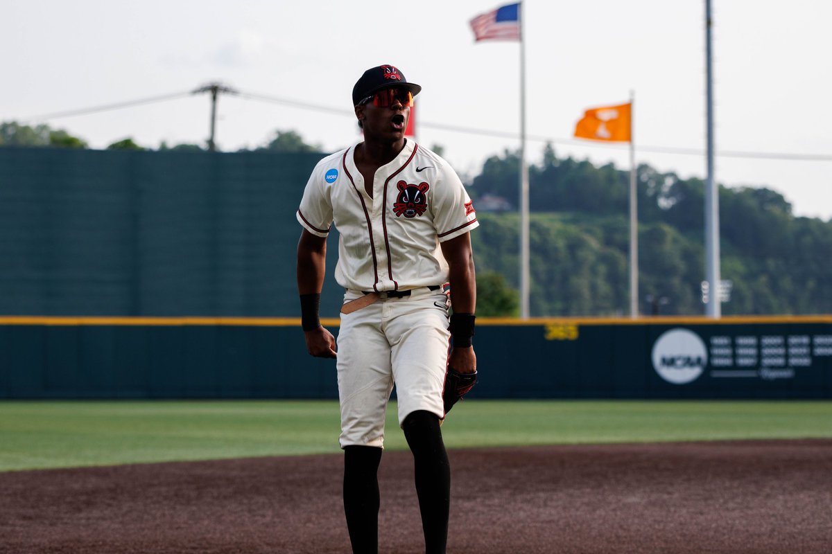 jaredmdws's tweet photo. Capturing this team’s journey the last two seasons has been one of the greatest experiences of my life, and it’s taken me places I would have never imagined being able to go to.

Thank you to @NewsRecord_UC and @GoBearcatsBASE for everything

Until we meet again #Bearcats ❤️🖤 https://t.co/wKiCpsvllf