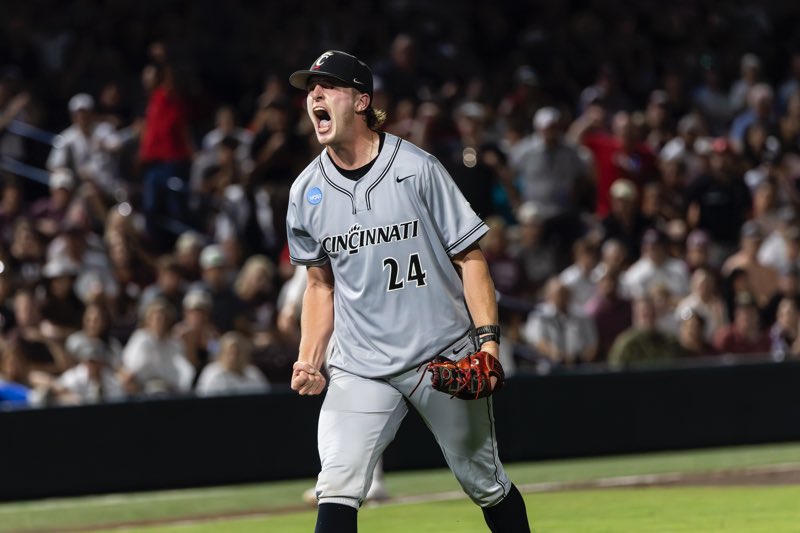 jaredmdws's tweet photo. Capturing this team’s journey the last two seasons has been one of the greatest experiences of my life, and it’s taken me places I would have never imagined being able to go to.

Thank you to @NewsRecord_UC and @GoBearcatsBASE for everything

Until we meet again #Bearcats ❤️🖤 https://t.co/wKiCpsvllf
